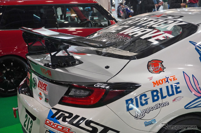 近畿大学体育会自動車部「KINDAI BIG BLUE RACING」のGR86(大阪オートメッセ2023)