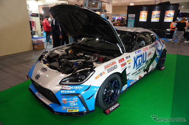 近畿大学体育会自動車部「KINDAI BIG BLUE RACING」のGR86(大阪オートメッセ2023)