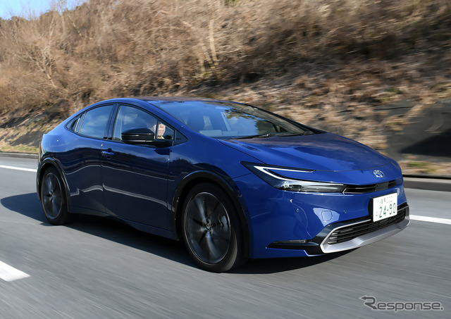 トヨタ プリウス 新型(2.0リットルハイブリッド E-Four)