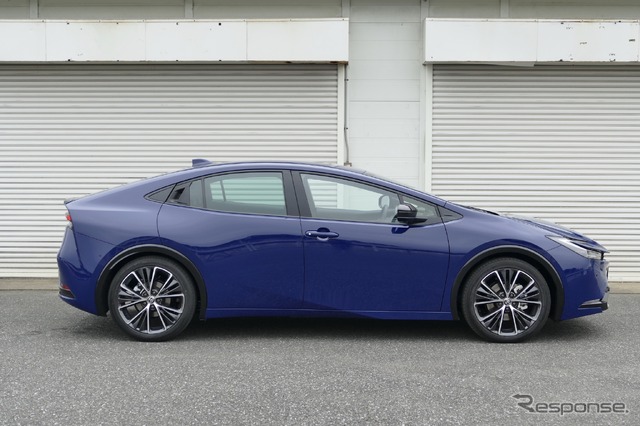トヨタ プリウス 新型(2.0リットル E-Four)