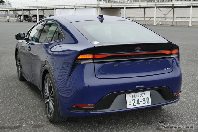 トヨタ プリウス 新型(2.0リットル E-Four)