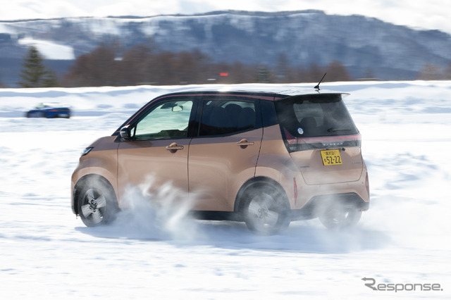 日産 サクラ（NISSAN Intelligent Winter Drive）