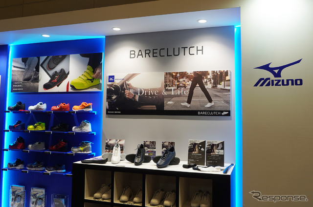ドライビングシューズ『BARECLUTCH(ベアクラッチ)』を展示したミズノ(大阪オートメッセ2023)