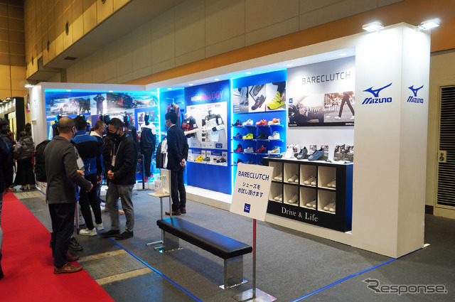 ドライビングシューズ『BARECLUTCH(ベアクラッチ)』を展示したミズノ(大阪オートメッセ2023)