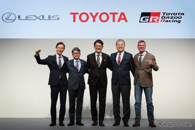 向かって左から：新郷和晃、宮崎洋一、佐藤恒治、中嶋裕樹、サイモン・ハンフリーズ