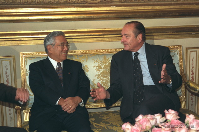 1998年、フランスのシラク大統領と会談する豊田社長