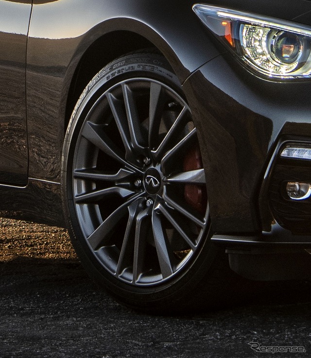 インフィニティ Q50 の「ブラックオパール・エディション・パッケージ」
