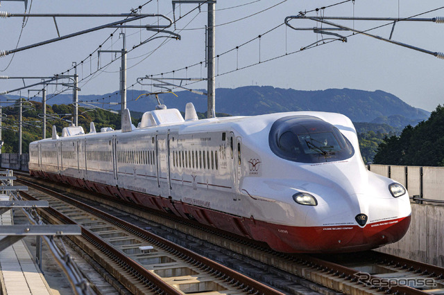 武雄温泉～長崎間を運行中の西九州新幹線『かもめ』用N700S。