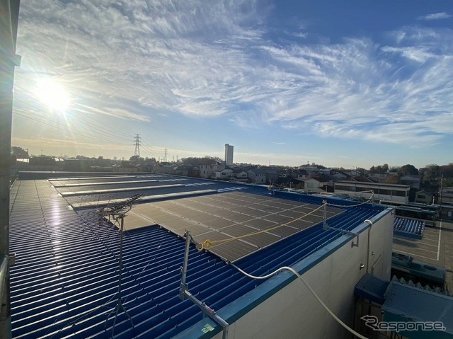 西武バス新座営業所に設置された太陽光パネル