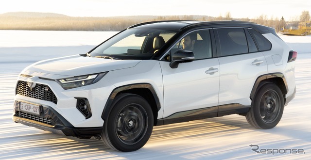 トヨタ RAV4 ハイブリッド の「GRスポーツ」(欧州仕様)