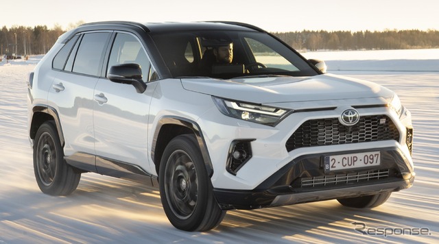 トヨタ RAV4 ハイブリッド の「GRスポーツ」(欧州仕様)