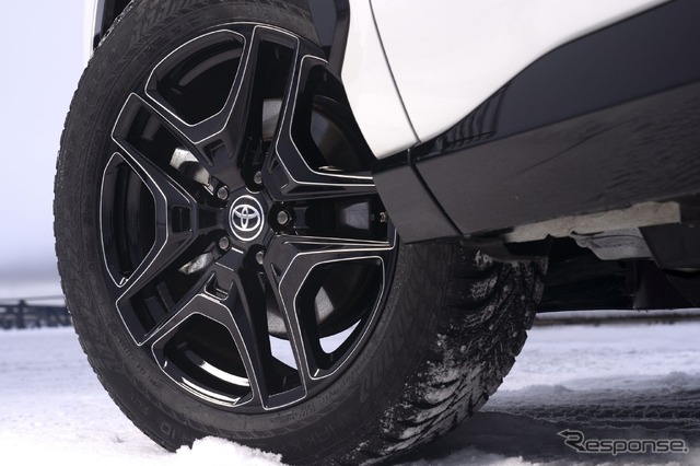 トヨタ RAV4 ハイブリッド の「GRスポーツ」(欧州仕様)
