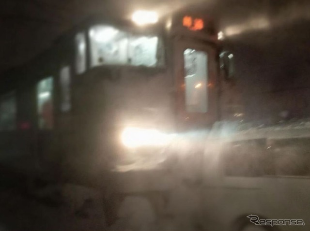 1月25日19時15分頃、札沼線(学園都市線)拓北~篠路間の大野地街道踏切付近で発生した上り普通列車と乗用車の接触事故。