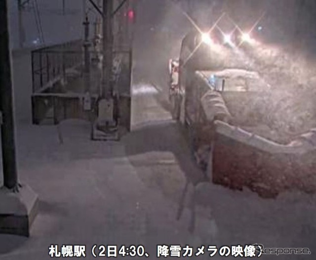 2月2日4時30分、降雪カメラが捉えた札幌駅の様子。