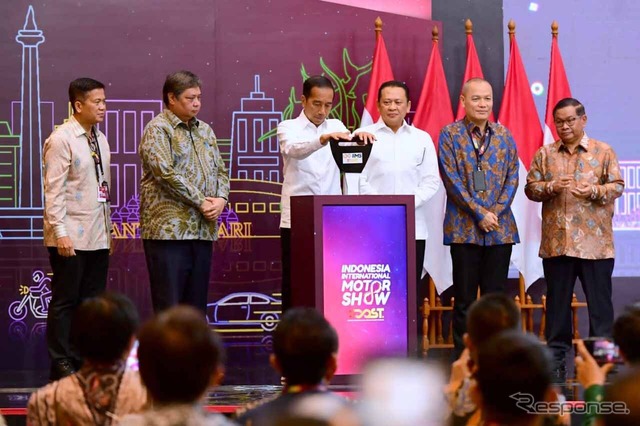 ジョコ大統領以下、関係者が出席してIIMS2023の開催が宣言された