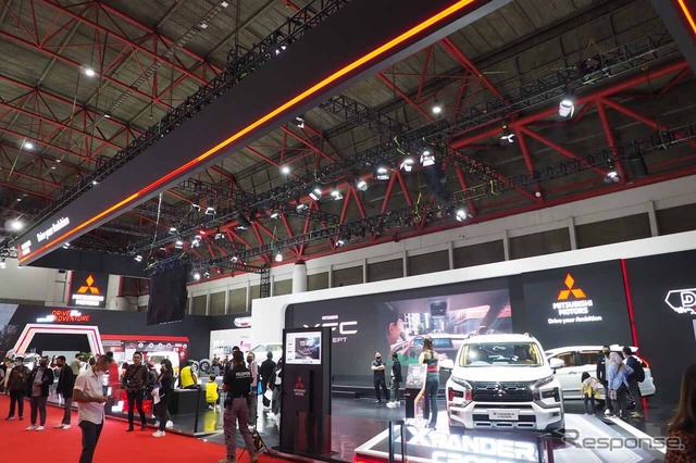 展示会場入口に陣取ったのは三菱自動車