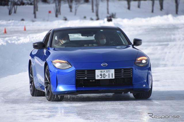 日産 フェアレディZ(NISSAN Intelligent Winter Drive)