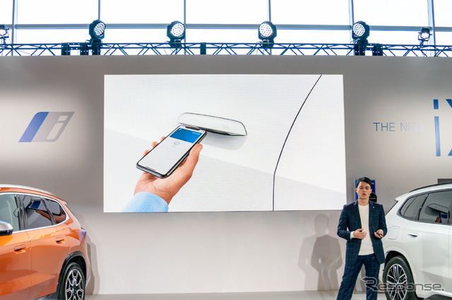BMWデジタル・キー・プラスにより、携帯電話がキー代わりになる。