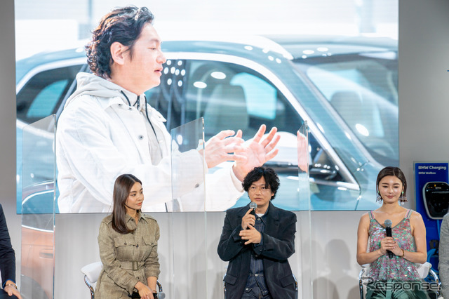 井浦さんは、BMW iX1に試乗したときが電気自動車初体験だったとのこと。