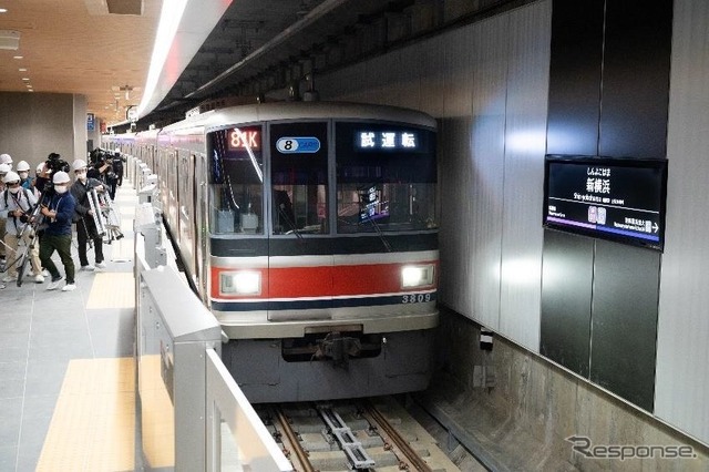 新横浜駅、試運転車両の入線そ