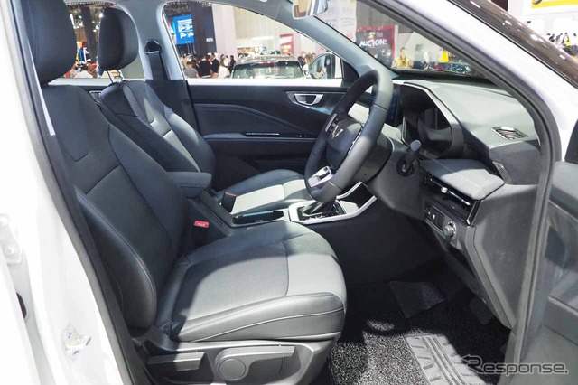コンパクトSUV『アルヴェス』。パワーシートは装備されていなかった