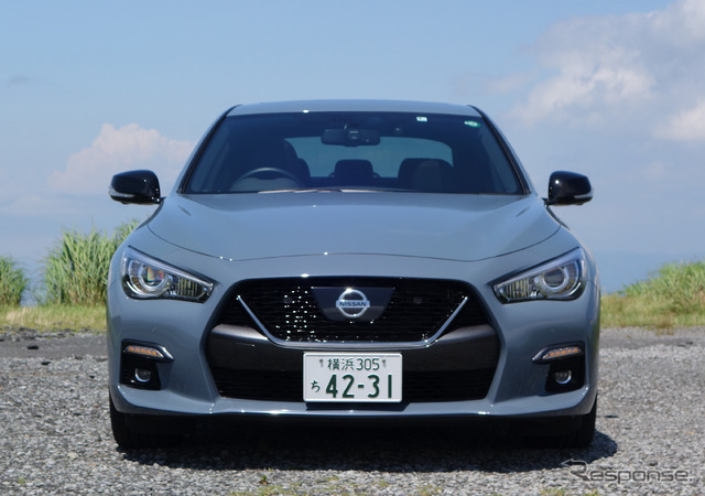 スカイライン400Rのフェイス。2019年に北米向けと異なる顔に整形。