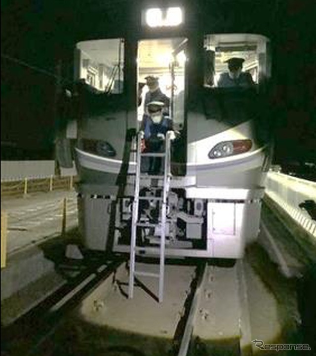 乗客の降車イメージ。