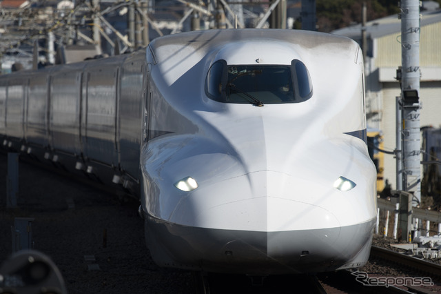 自動高さ調整装置に異常を来たしたN700系。