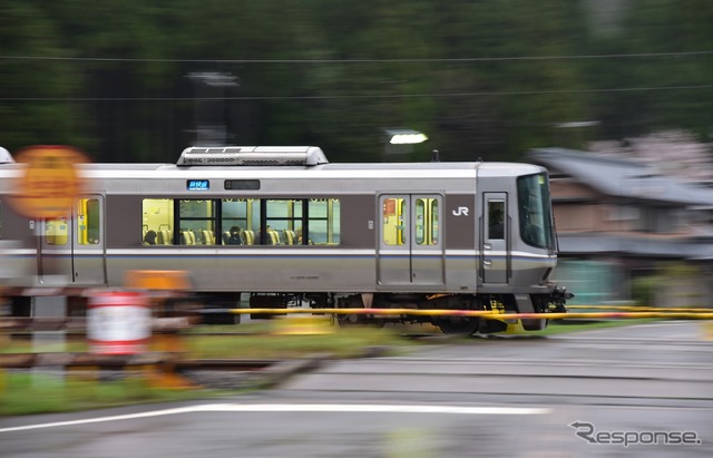 223系の新快速。