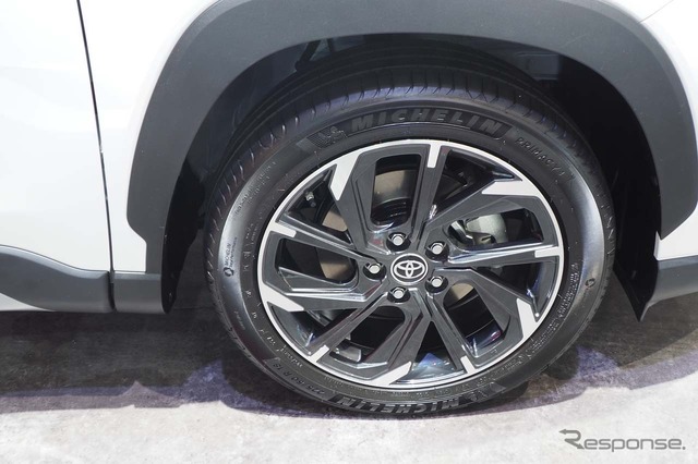 タイヤはミシュラン「PRIMACY4[」で、225/60R18を履いていた