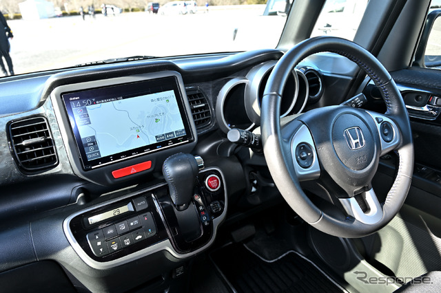 8インチモデルを搭載したホンダ N-BOX ModuloX(旧N-BOX)