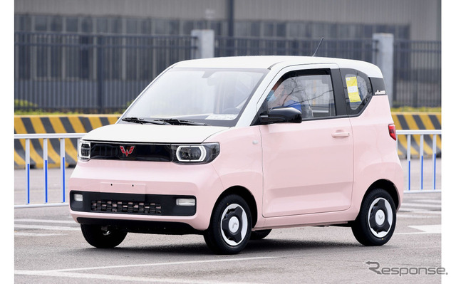 「50万円以下EV」として話題になった『宏光Mini EV』。現在は37,600元、日本円で約74万円弱。2022年の販売台数は55万4000台を上回ったとされ、世界でもっとも売れたEVとなった。