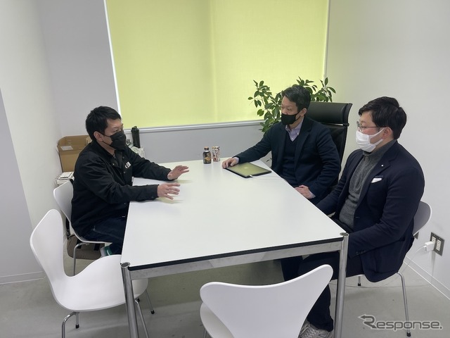 ミニマムモビリティについて語るCEO楠一成氏(左)、名古屋大学・山本真義教授(中)とNaturanix・金澤康樹氏(右)。