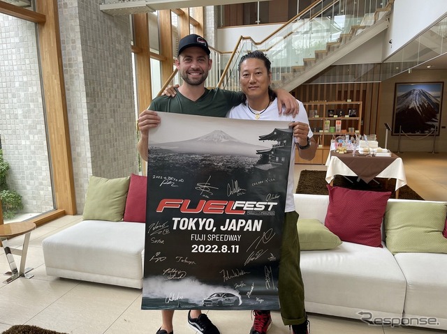 コディ・ウォーカー(左)とサン・カン(右)