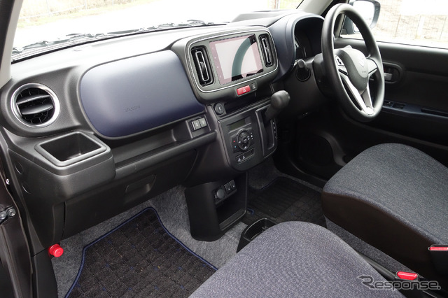 スズキ アルト 3600km試乗後編:助手席側からダッシュボードまわりを俯瞰。安っぽいながら意匠性にもある程度気が配られている。