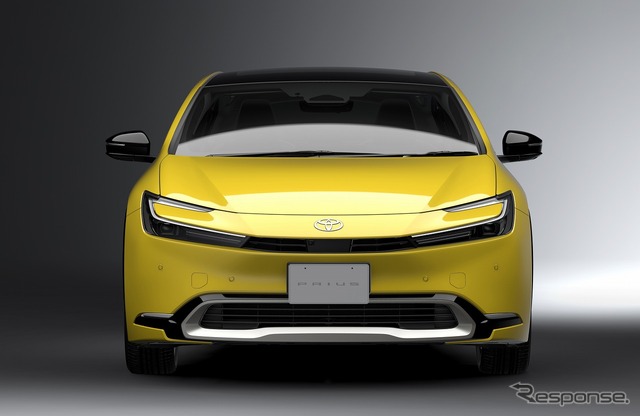 トヨタ・プリウス2.0L PHEV プロトタイプ(マスタード)