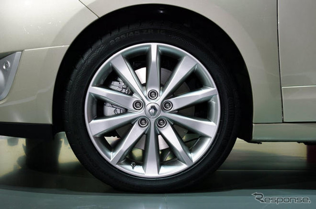 【ジュネーブモーターショー09】ルノー グランセニック 新型…小型MPVの新基準