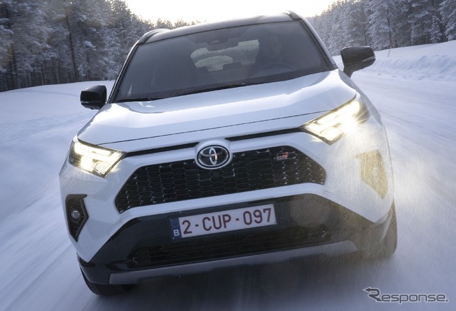 トヨタ RAV4 ハイブリッド の「GRスポーツ」(欧州仕様)