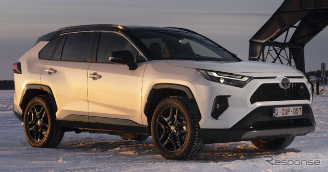 トヨタ RAV4 ハイブリッド の「GRスポーツ」(欧州仕様)