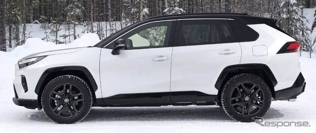 トヨタ RAV4 ハイブリッド の「GRスポーツ」(欧州仕様)
