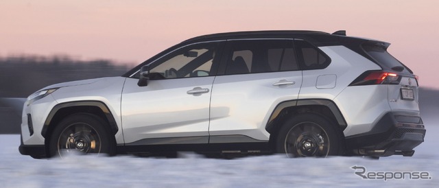 トヨタ RAV4 ハイブリッド の「GRスポーツ」(欧州仕様)