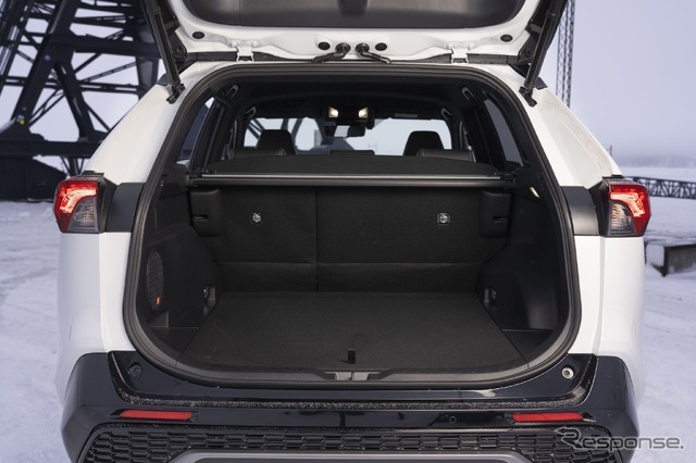トヨタ RAV4 ハイブリッド の「GRスポーツ」(欧州仕様)
