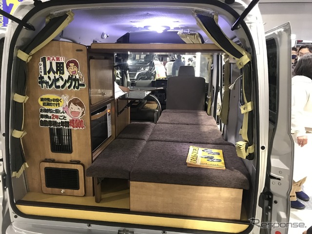 後席から手の届く範囲に家具を設置