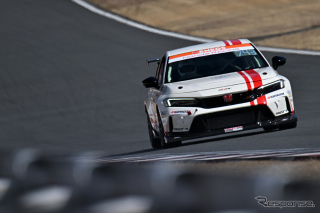 スーパー耐久公式テストの様子