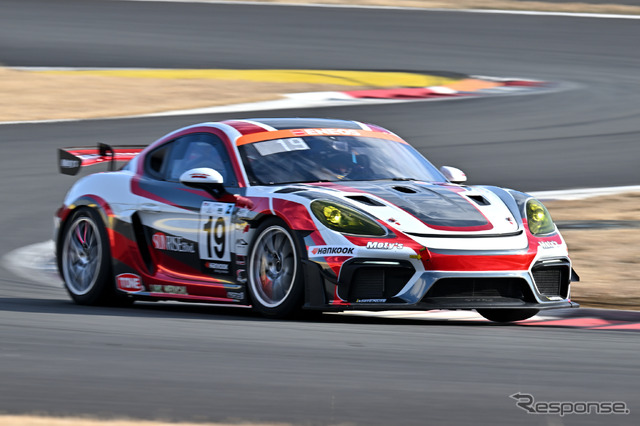 スーパー耐久公式テストの様子
