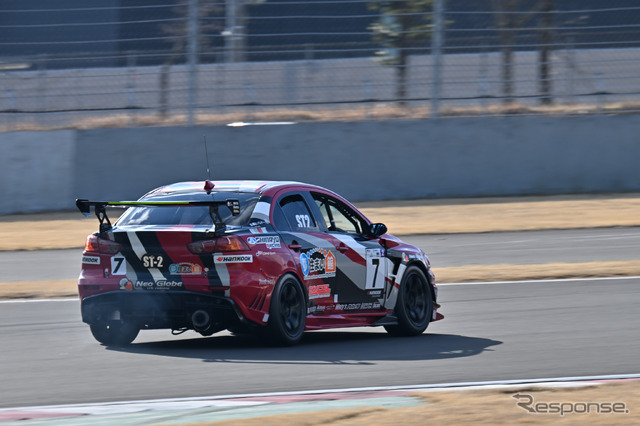 スーパー耐久公式テストの様子