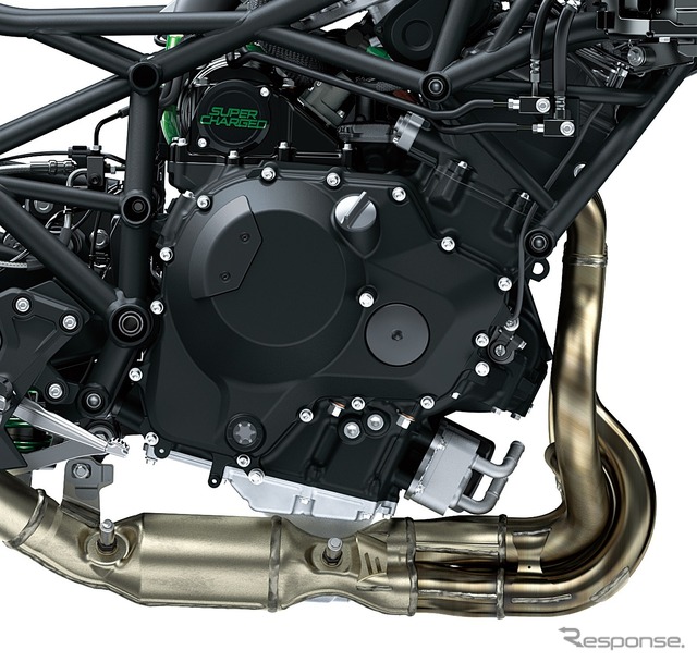 水冷DOHC 4バルブ並列4気筒998ccバランス型スーパーチャージドエンジン