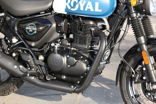 349ccの単気筒エンジン。ボア×ストロークは75×85.8mmのロングストロークだが、軽やかに回るレスポンスを約束。20psを6100rpmで発揮する