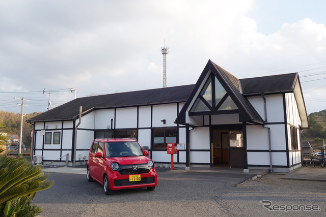 山陰本線石見津田駅にて。島根県は旧国名を冠する駅名やインターチェンジ名が多い。