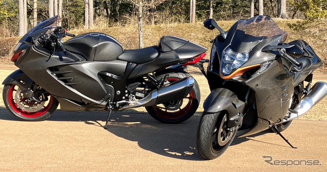 フルドライカーボンボディKITを装着したHayabusa（2021年モデル）。左：マットクリア塗装、右：クリア塗装